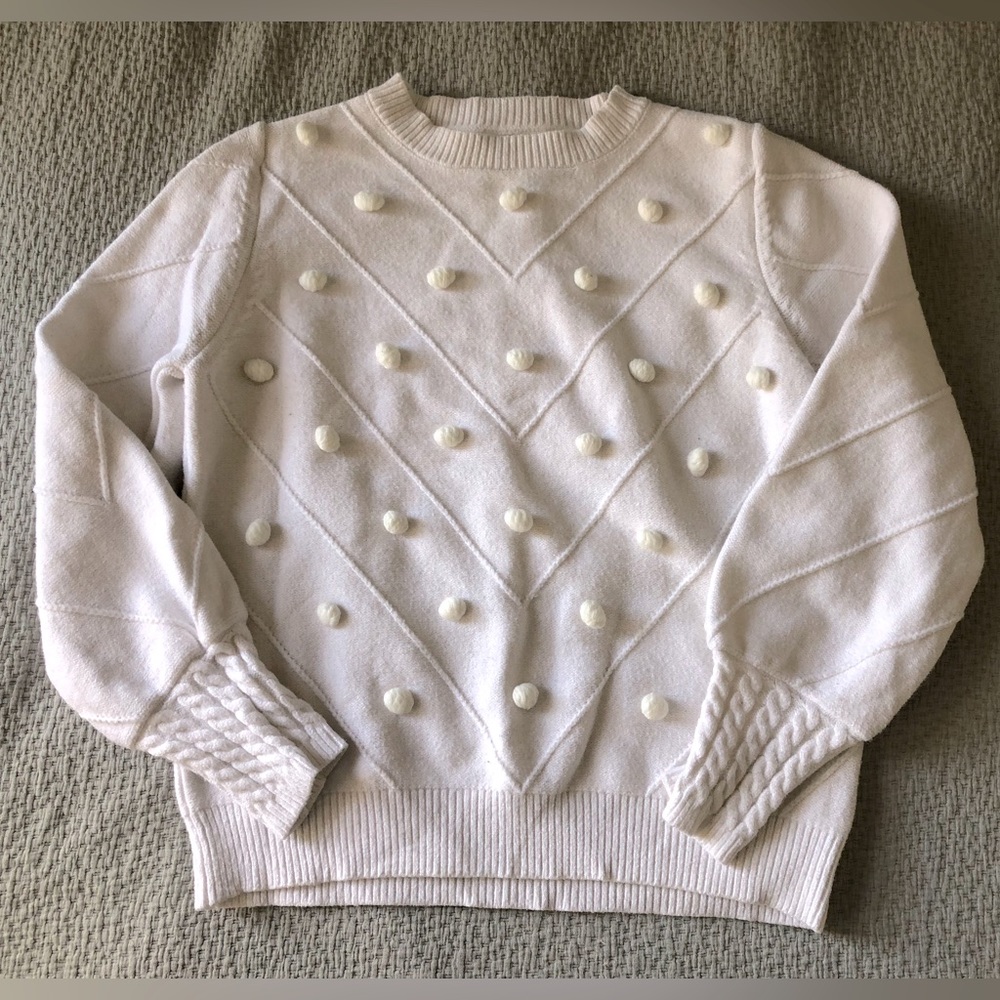 White puff-ball sweater by Simplee